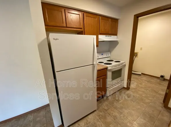 713 E Bain St, Ozark, MO 65721