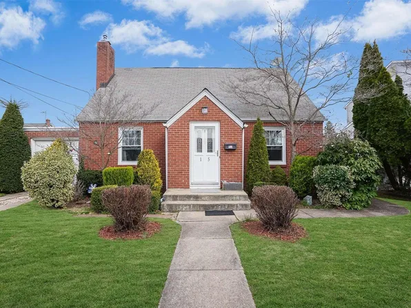 15 Caroline Street, Bethpage, NY 11714