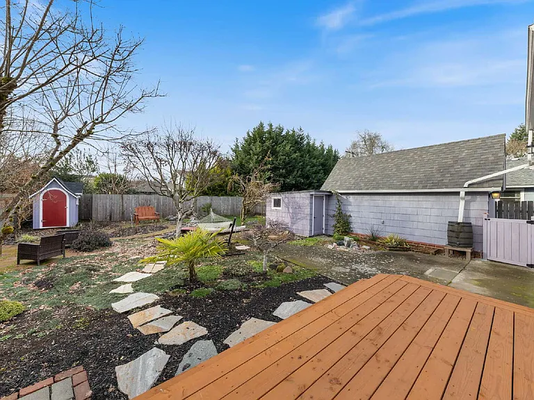 315 SE Davis St — Photo 35