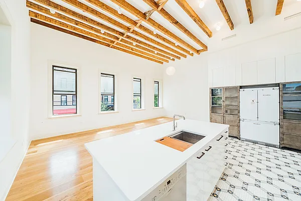 Rented by Nooklyn NYC LLC | media 18