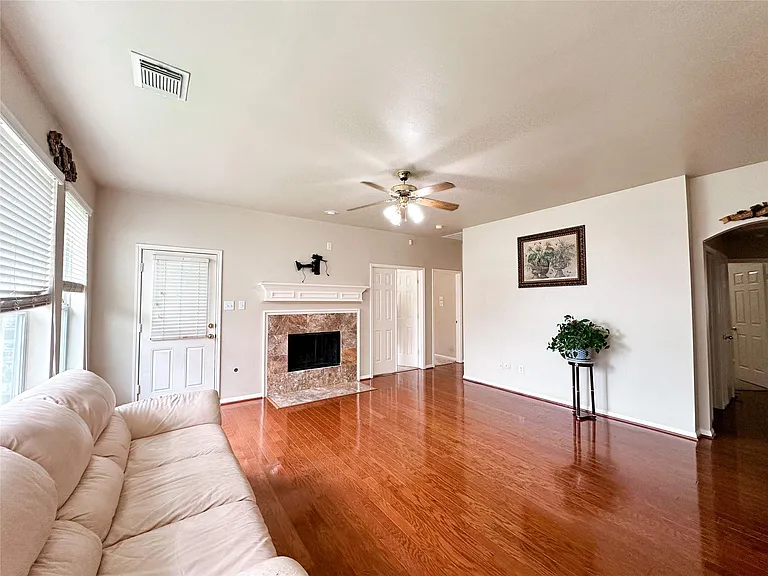 11815 Champions Grove Ln — Photo 2