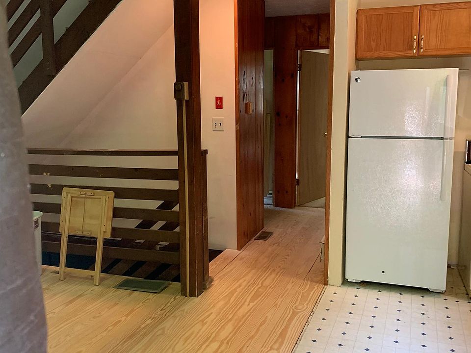 2nd image of 850 Straits Rd