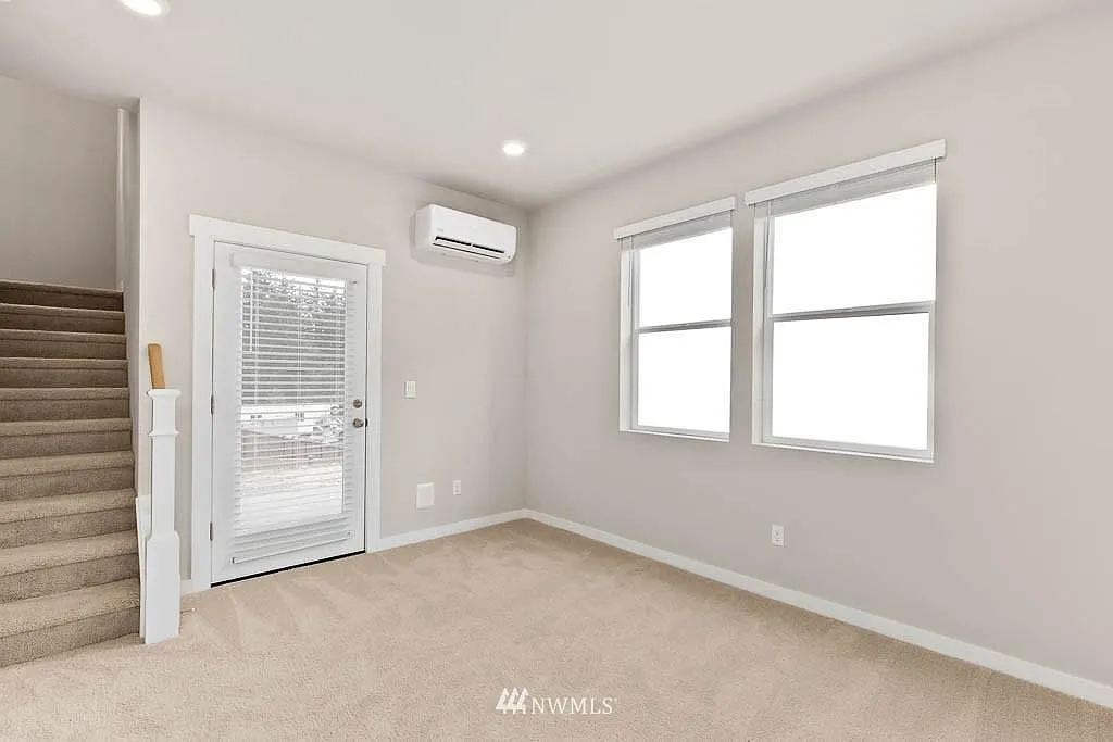 3 bed, 1925 sqft, $3,350 — Photo 4