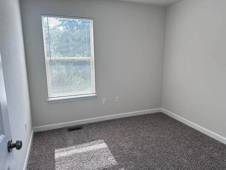 1406 NE Mary Ct — Photo 15