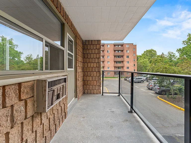28 Helen Ave — Photo 14