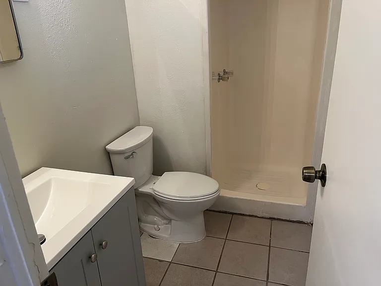 Updated 2 Bed 1 Bath Nob Hill Apartment Just 2 Blocks to UNM — Photo 25