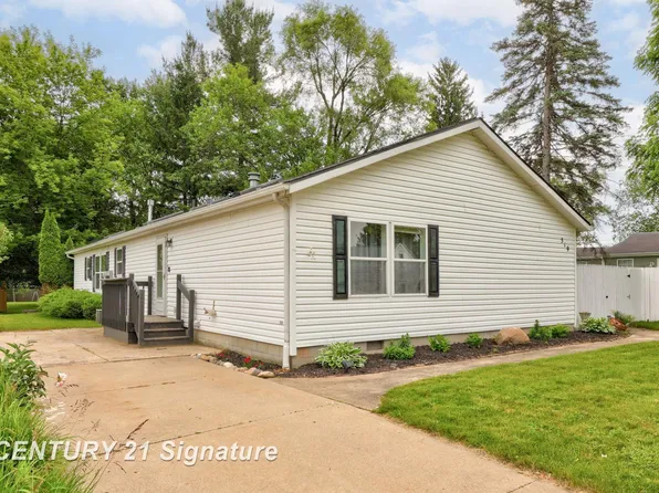 319 S Madison St, Perry, MI 48872