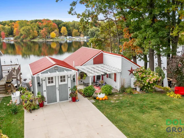 661 Lake Dr, Six Lakes, MI 48886