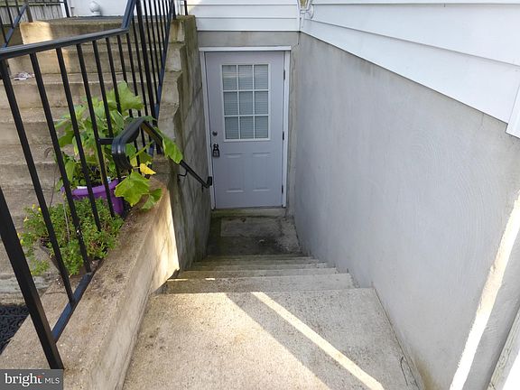 3rd image of 2623 Van Buren St #B