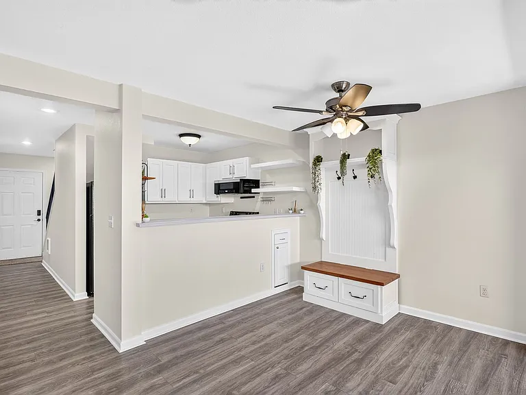 7143 SW Sagert St #104 — Photo 8