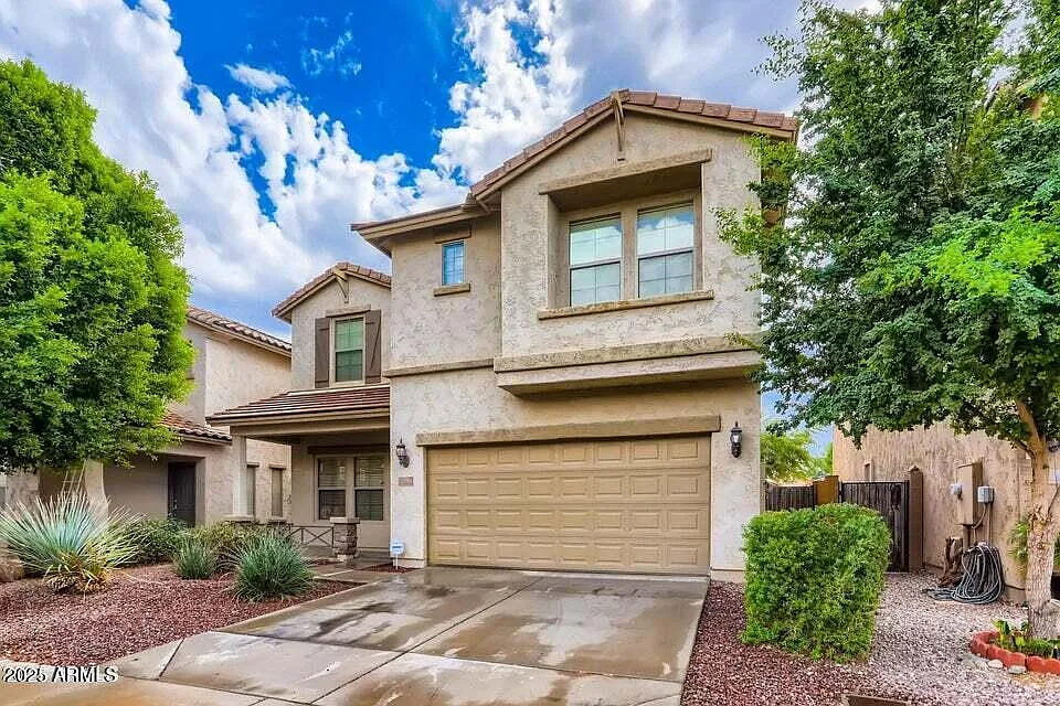 3 bed, 2.5 bath, 1909 sqft, $2,099 — Photo 3