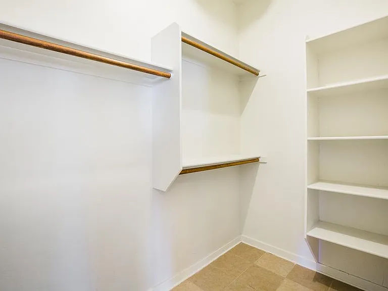 348 S 6th Ave — Photo 20