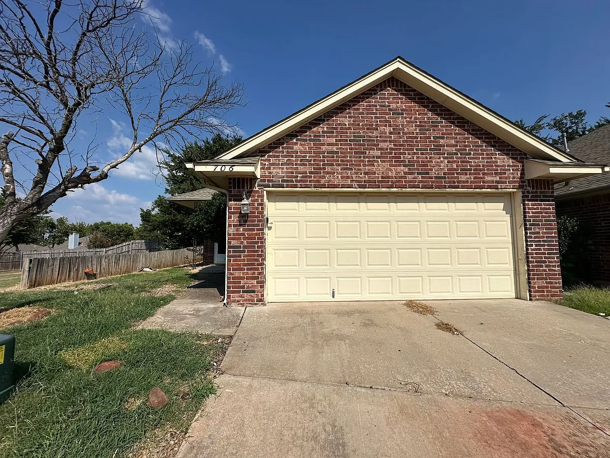 Building Photo - 706 Rockridge Cir