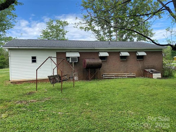 321 Sheldon St, Hudson, NC 28638