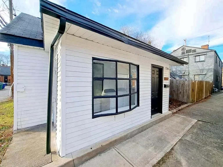 295 E Whittier St — Photo 1