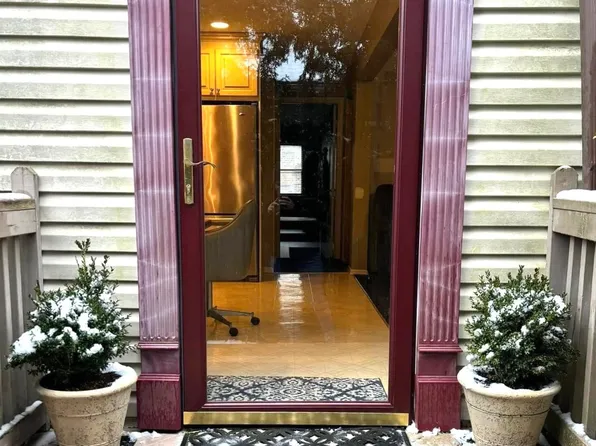(undisclosed Address), East Islip, NY 11730