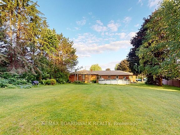 3rd image of 3 Willow Dr