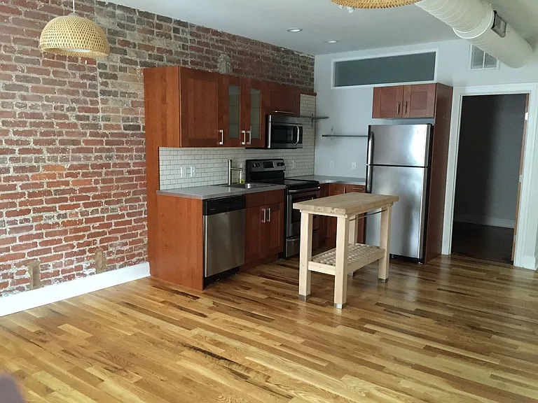 82 N Lexington Ave — Photo 8