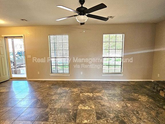 4th image of 1811 W Gulfport Cir