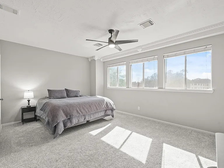 4703 Oxbow Cir W — Photo 30
