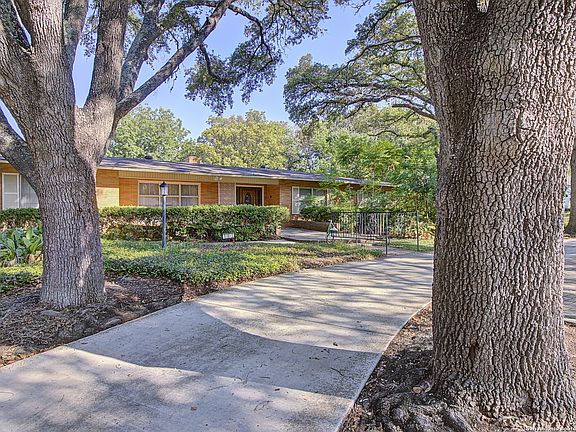 4th image of 203 GARDENVIEW