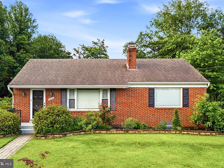 19531 Scenery Dr — Photo 1