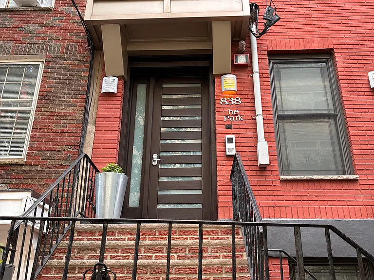 838 Park Ave #3 — Photo 5