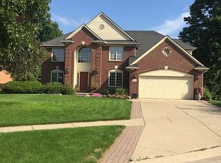 2905 Dina Dr, Troy, MI 48085