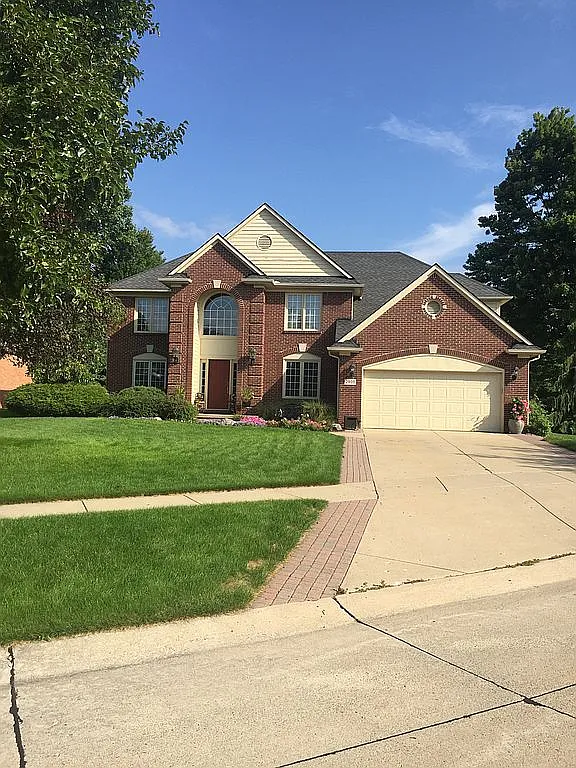 2905 Dina Dr photo 1