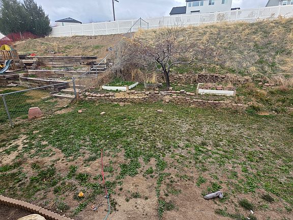 5th image of 1682 E Ridgefield Rd