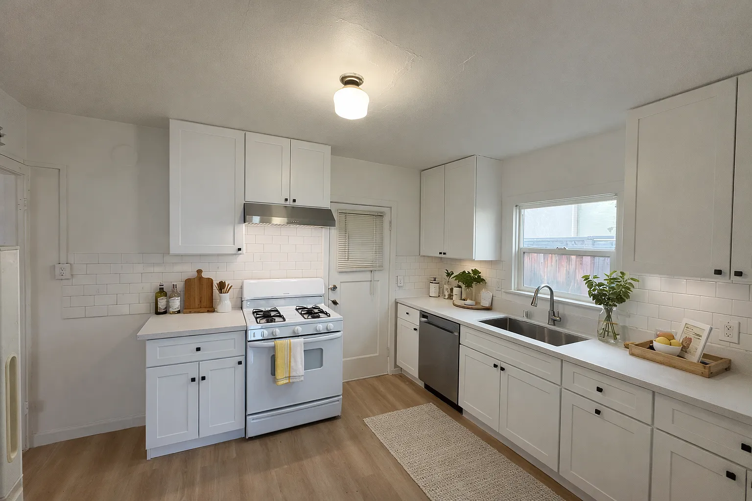 3 bed, 1230 sqft, $2,400 — Photo 4