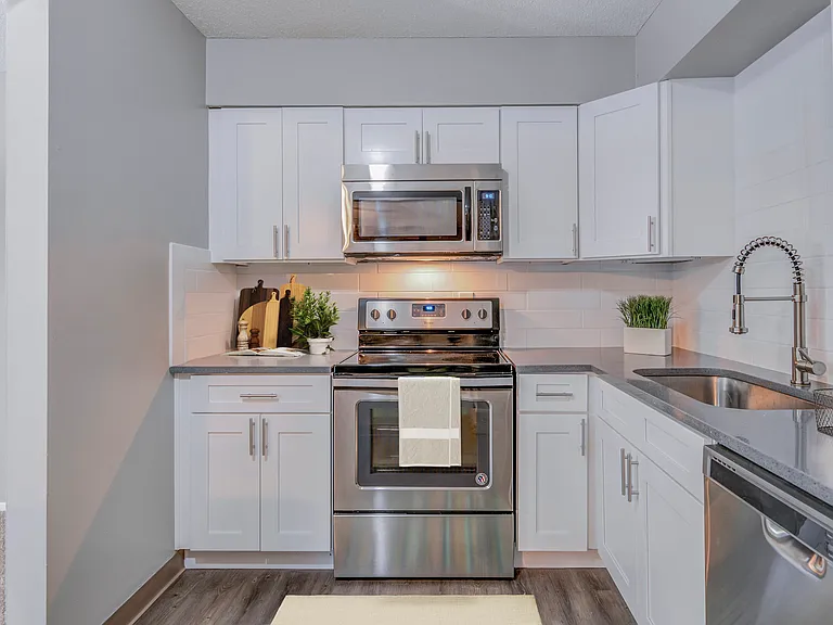 Kenilworth Apartments — Photo 91