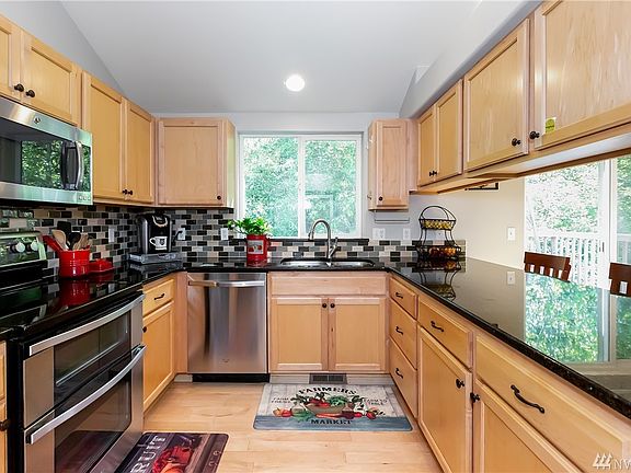 5th image of 1140 Heron Ridge Ave