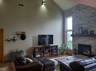 115 Vixen Ln, North Liberty, IA 52317