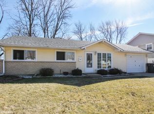 409 Sherwood Dr, Streamwood, IL 60107