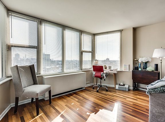 5th image of 525 W Hawthorne Pl APT 1603