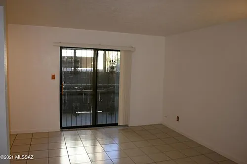 1620 N Wilmot Rd Photo 1