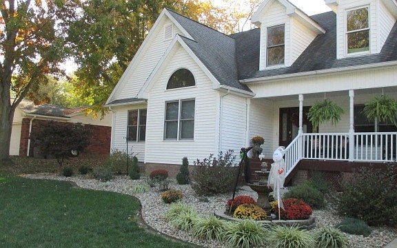 3rd image of 1041 Holly Dr