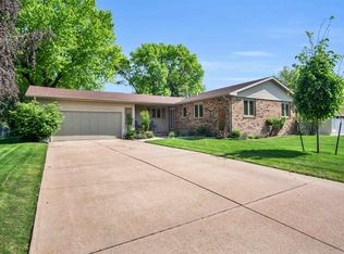1811 W 41st St, Kearney, NE 68845