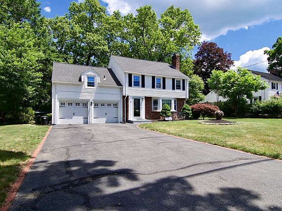 2nd image of 55 Bridle Path Rd