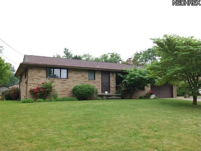 3845 Teakwood St NE photo 1