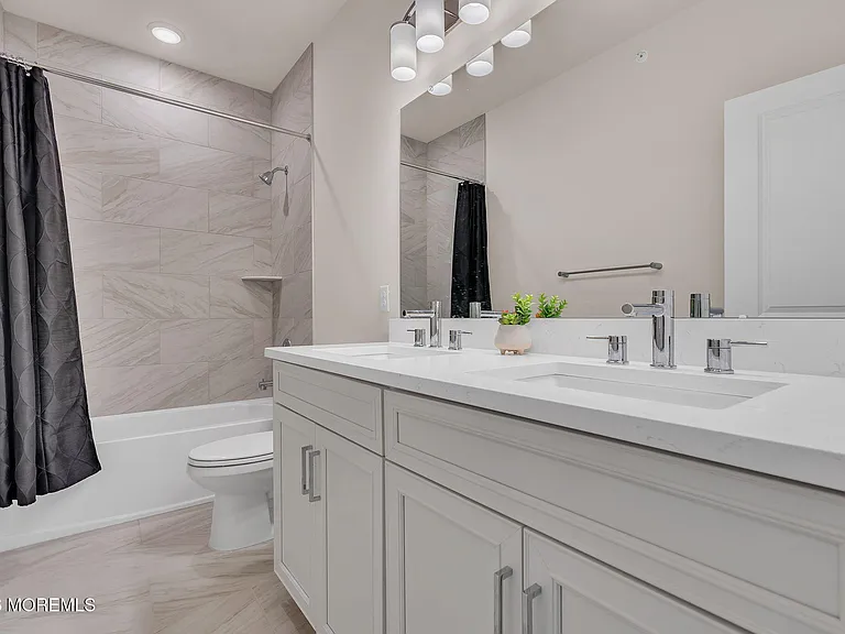 1403 N Kingsley St #210 — Photo 36