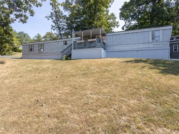 904 Thousand Pines Dr, Fenton, MO 63026