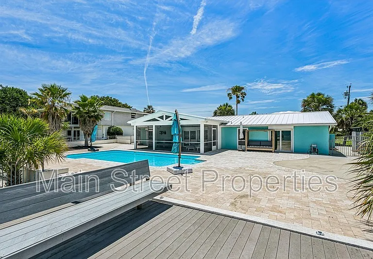 231 Sabine Dr — Photo 3
