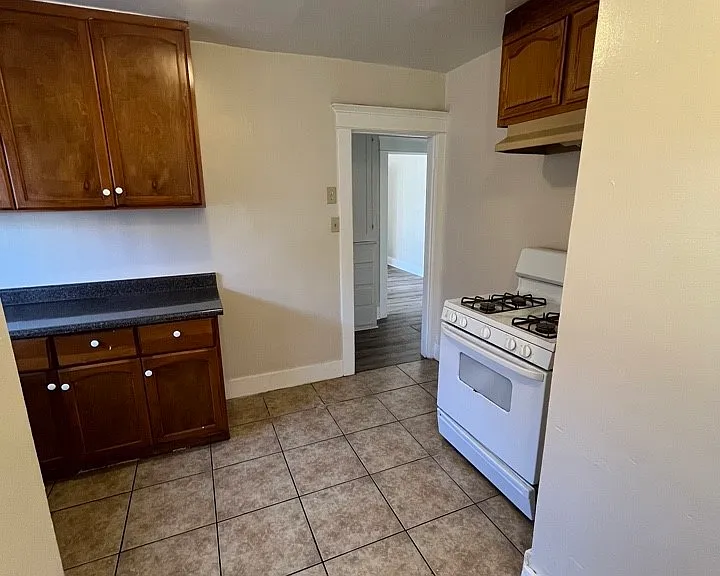 1349 W 49th St — Photo 22
