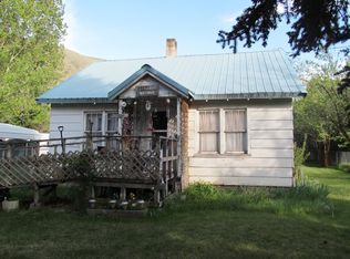 8887 Shady Pine Rd, Klamath Falls, OR 97601