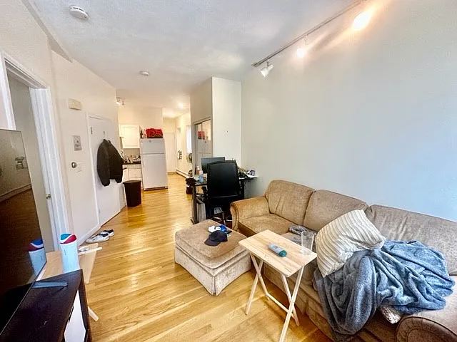 392 Commercial St #3 — Photo 1