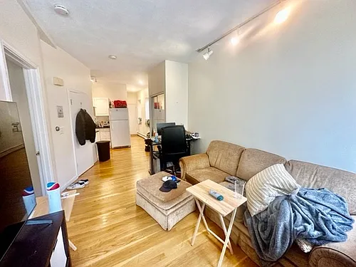 392 Commercial St #2 Photo 1