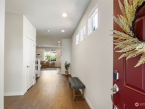 4th image of 14005 Parkview Drive E