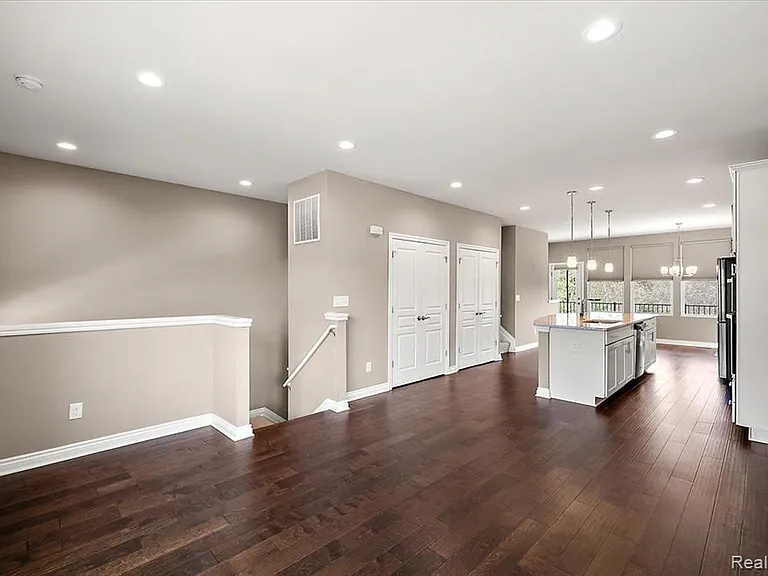 2877 Hartwick Dr — Photo 15